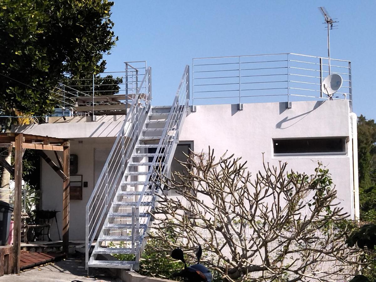 Holiday House Ryukyu-An "Music Hostel" Yomitan Buitenkant foto