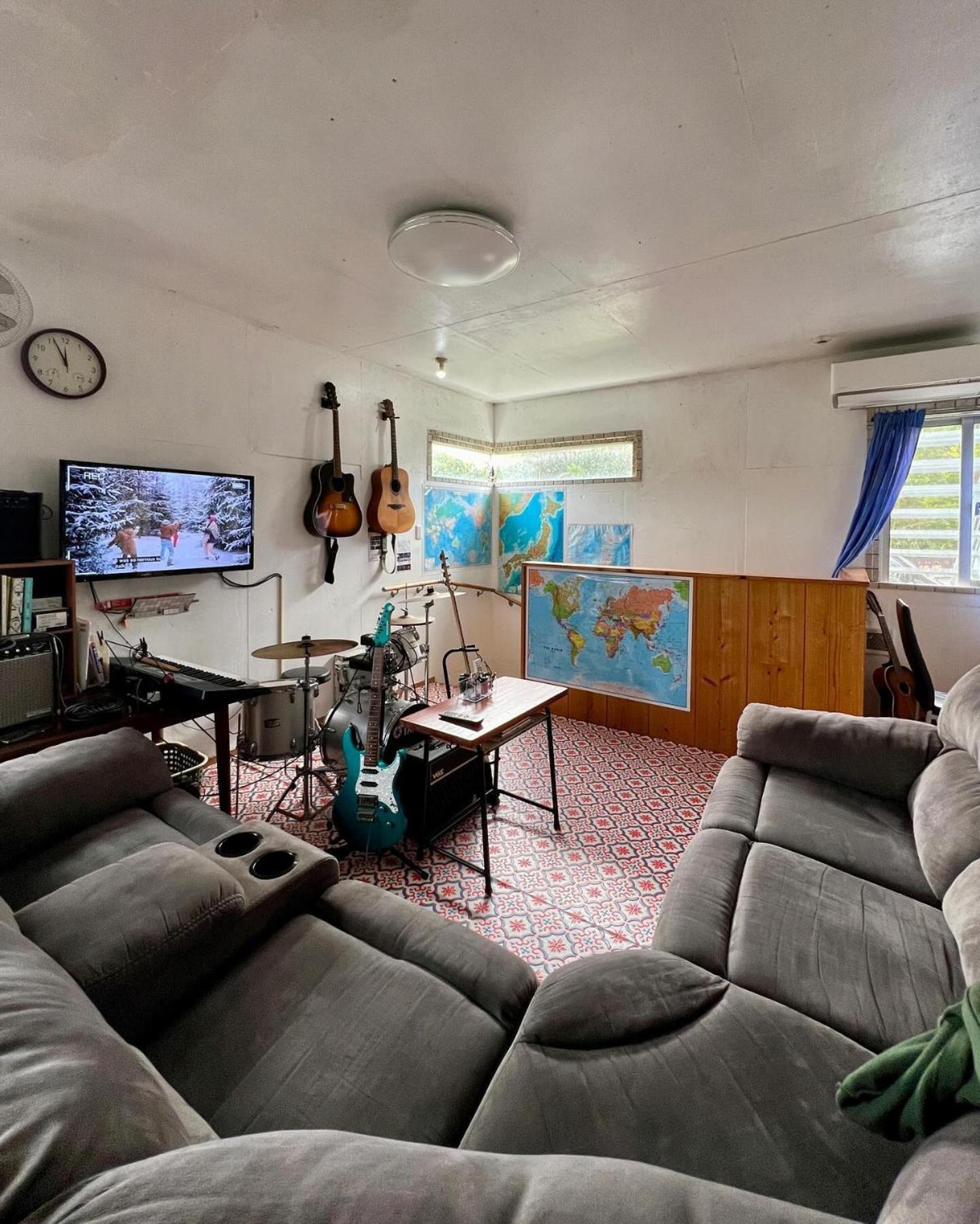 Holiday House Ryukyu-An "Music Hostel" Yomitan Buitenkant foto