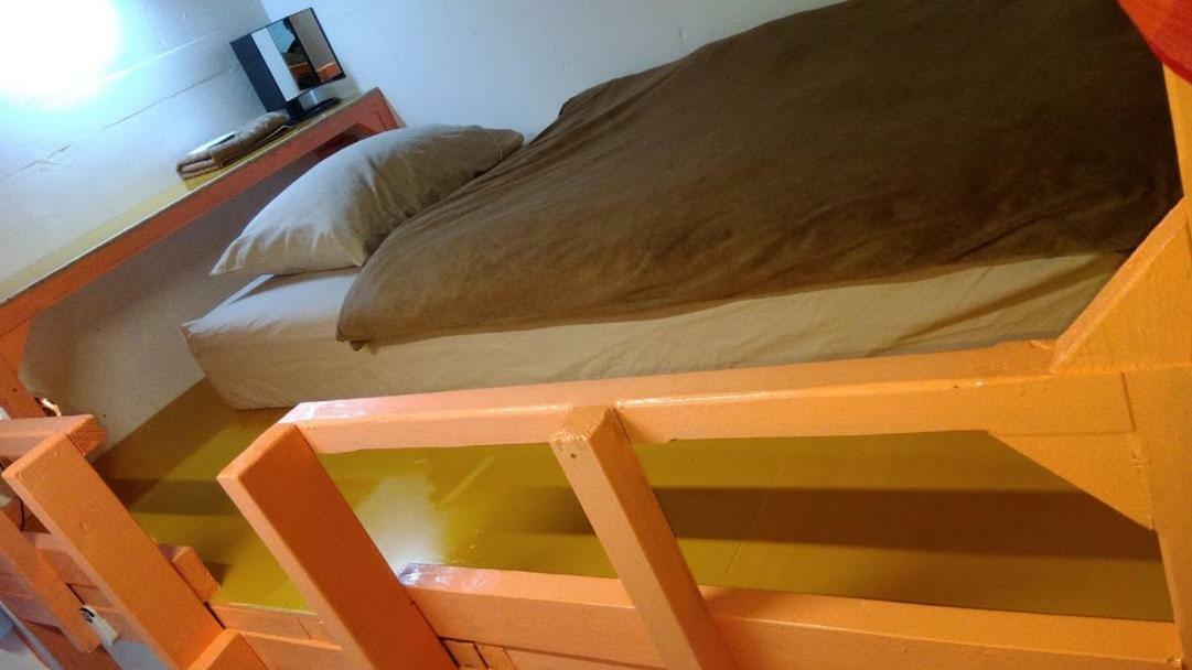 Holiday House Ryukyu-An "Music Hostel" Yomitan Buitenkant foto