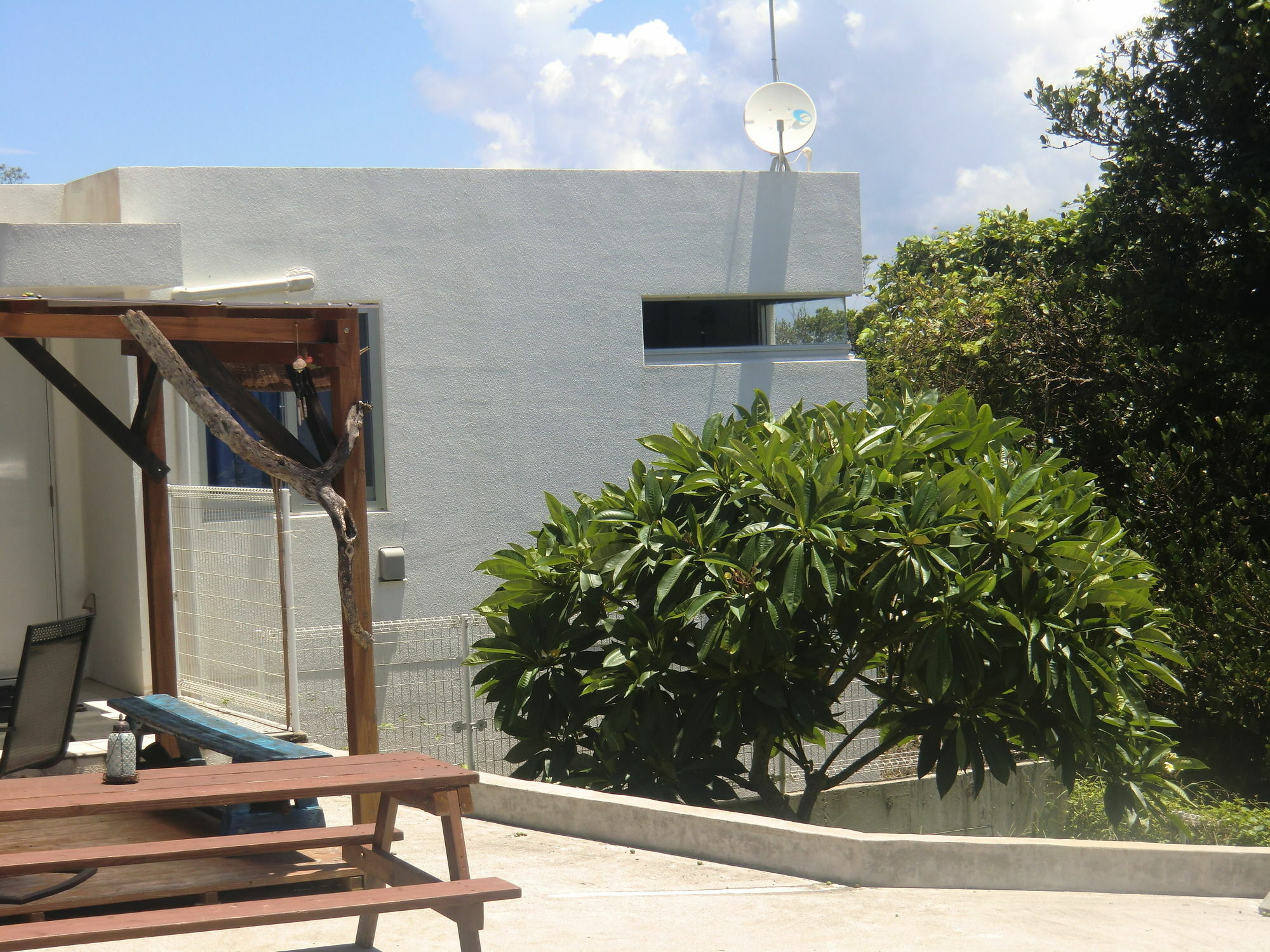 Holiday House Ryukyu-An "Music Hostel" Yomitan Buitenkant foto