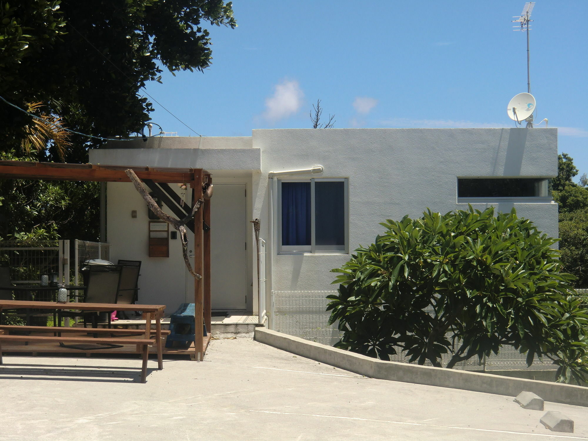 Holiday House Ryukyu-An "Music Hostel" Yomitan Buitenkant foto